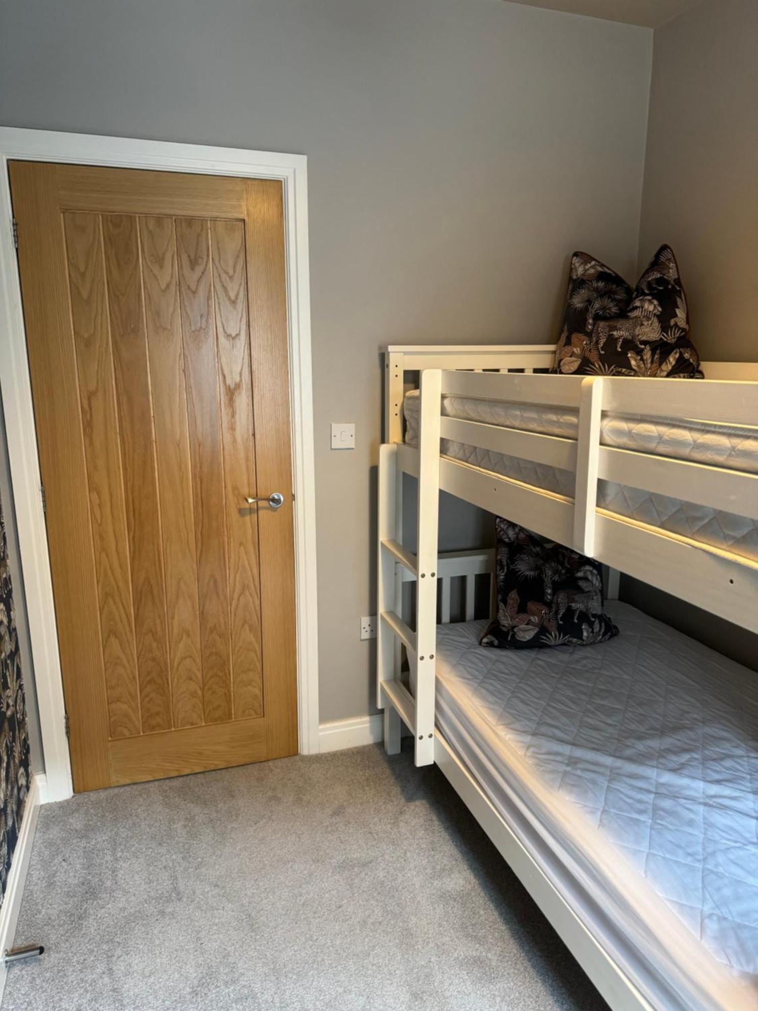 Beach House Apartment On Ground Floor With Sea View - Pet Friendly Кливлис Экстерьер фото